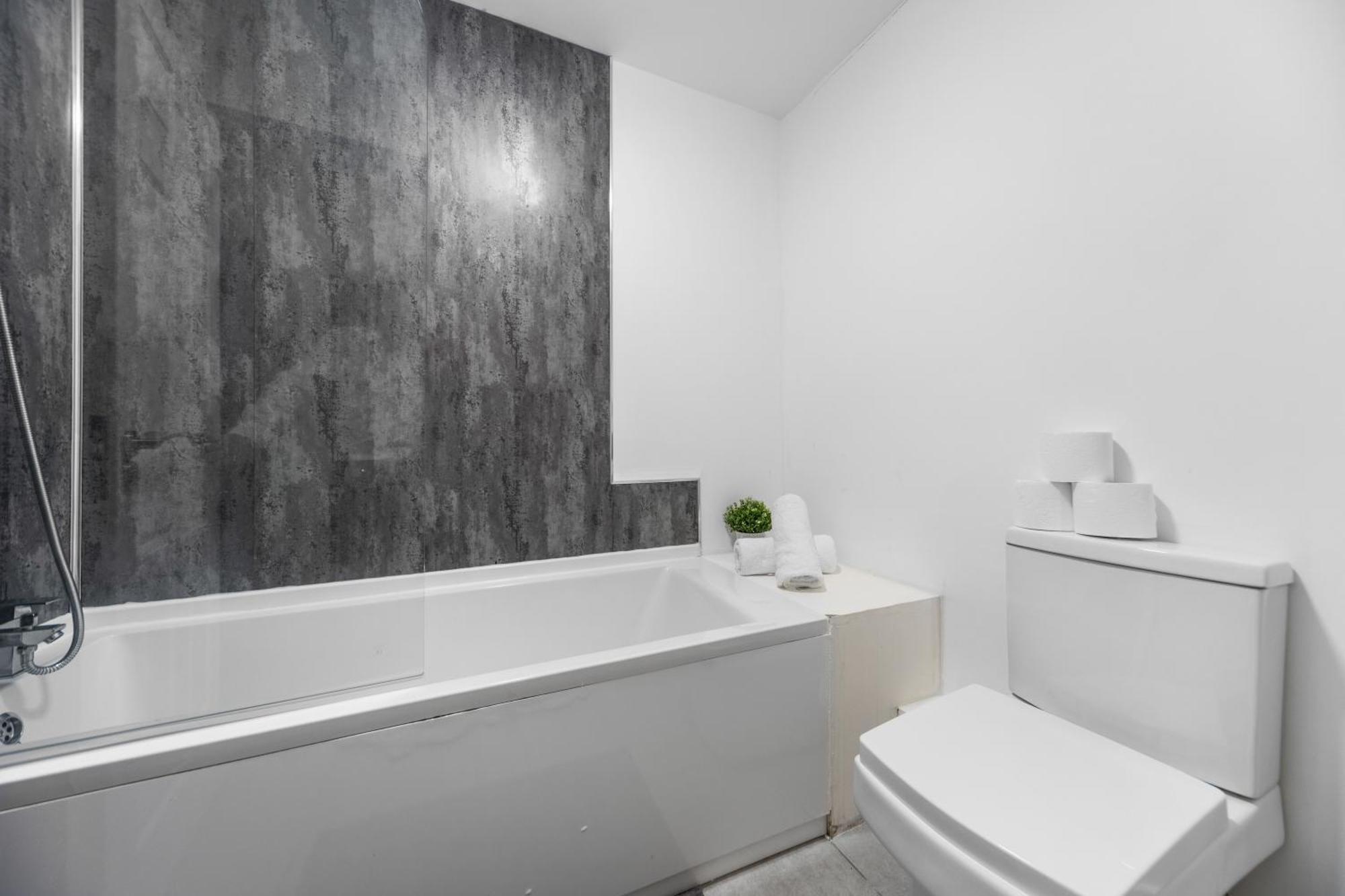 Vakantiehuis Budget 2-bed House 10mins To Leeds Centre *