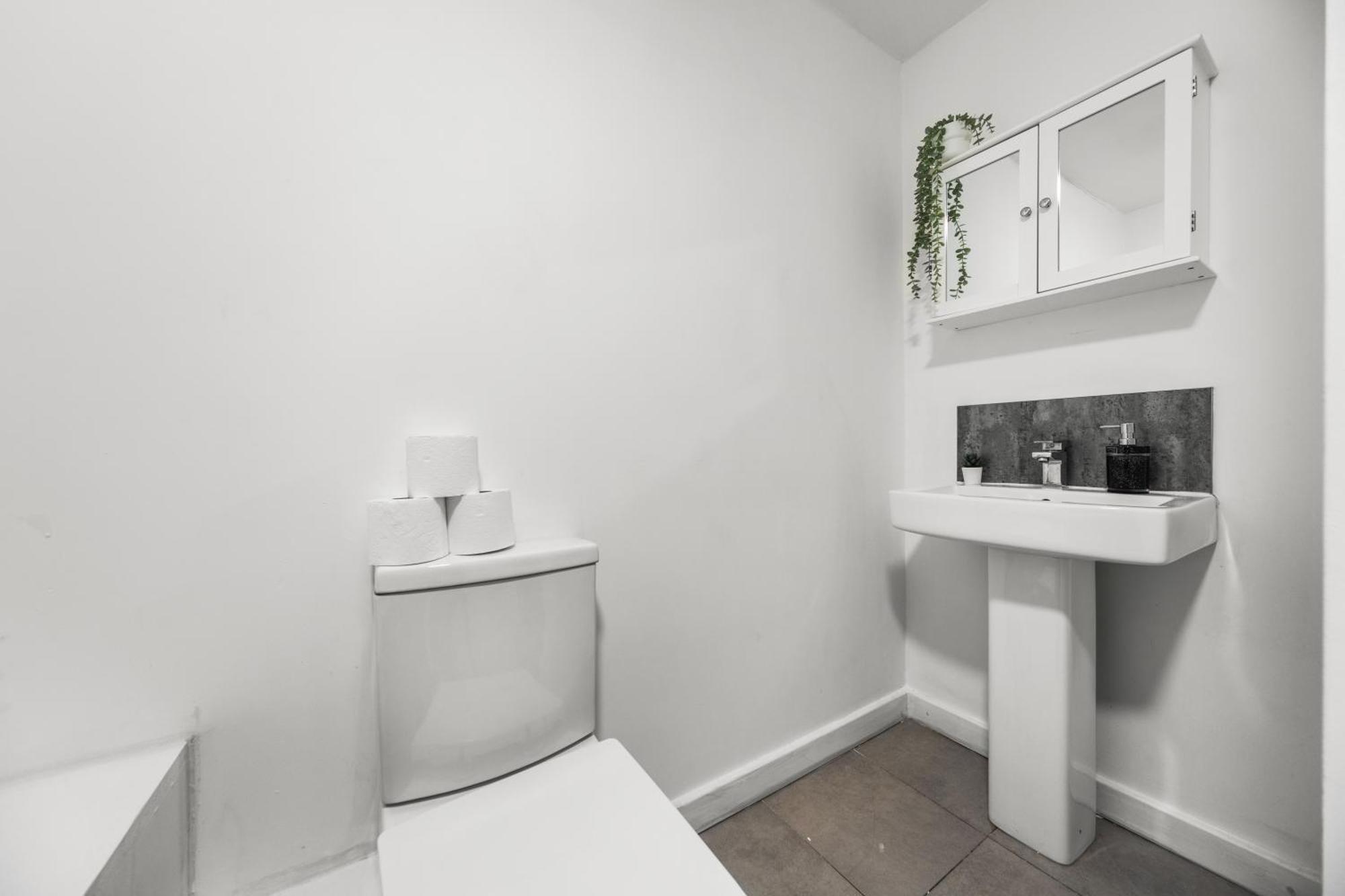 Budget 2-bed House 10mins To Leeds Centre Vakantiehuis *